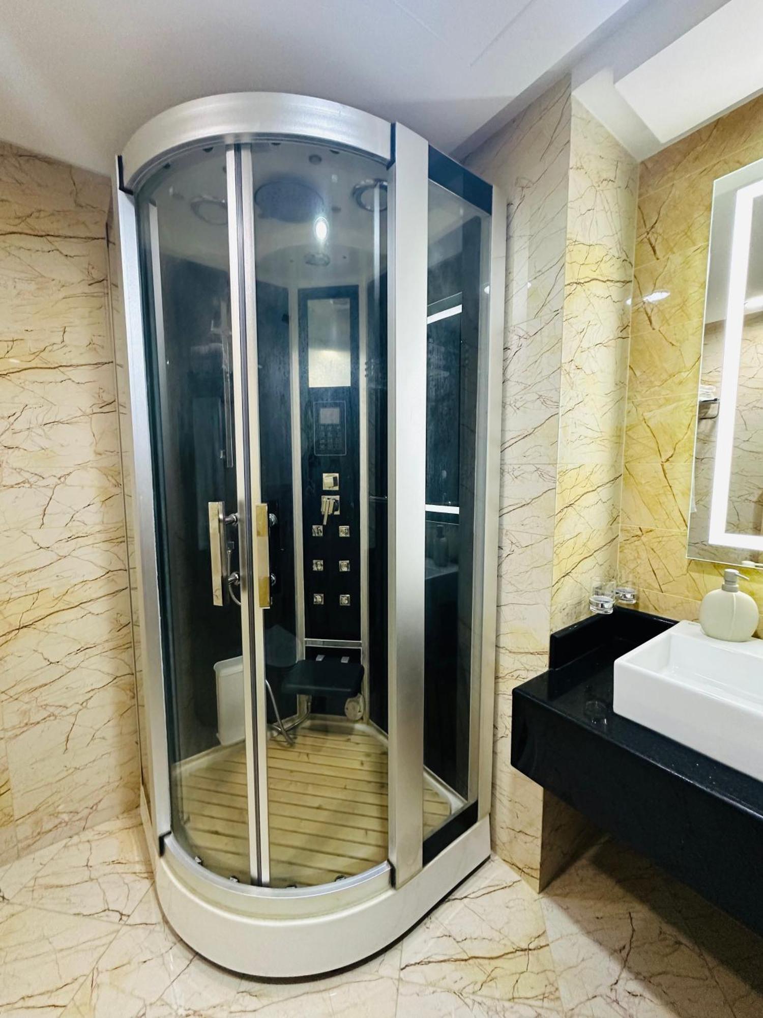 Saxophone Suites Muharraq Eksteriør bilde