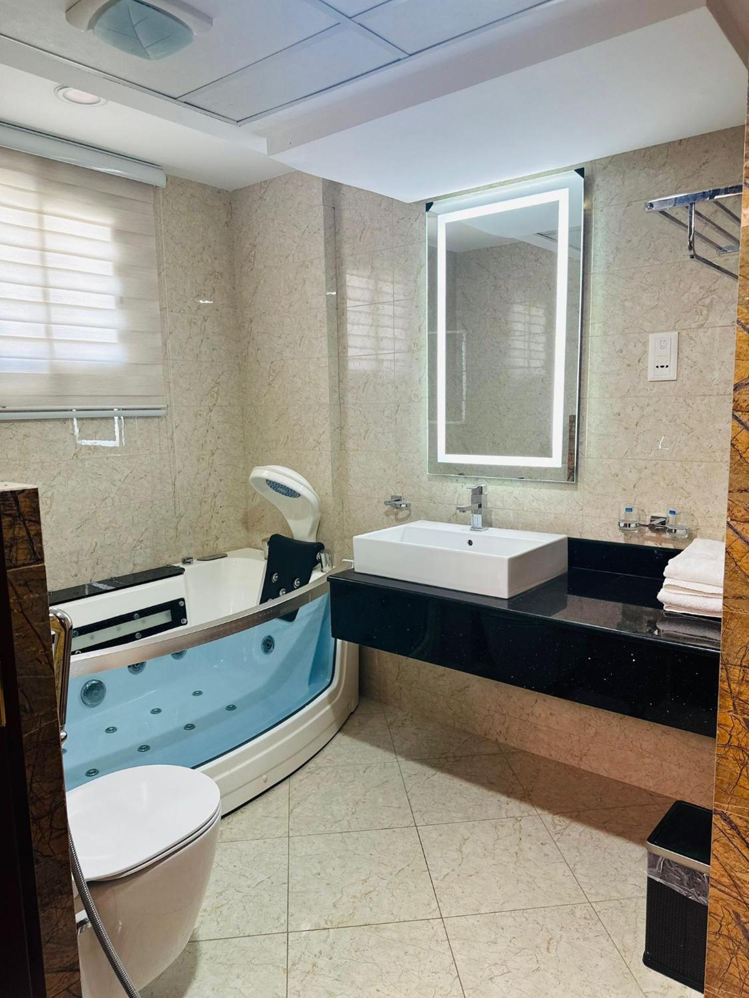 Saxophone Suites Muharraq Eksteriør bilde